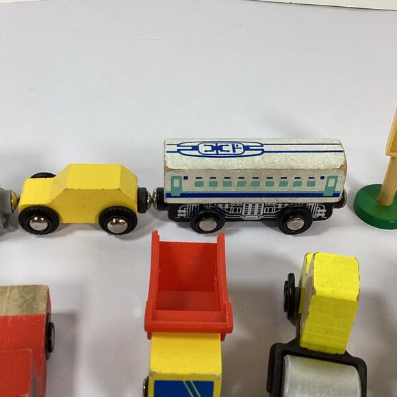 Wooden Vehicle Lot of 16 Truck Ambulance Construction Police - Picture 6 of 12